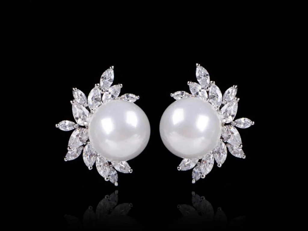 Cercei placaţi cu rodiu, cristale cubic zirconia şi perle din sidef