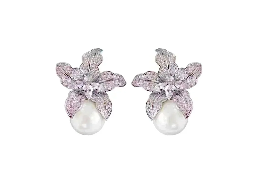 Cercei placaţi cu rodiu, cristale zirconiu şi perle din sidef