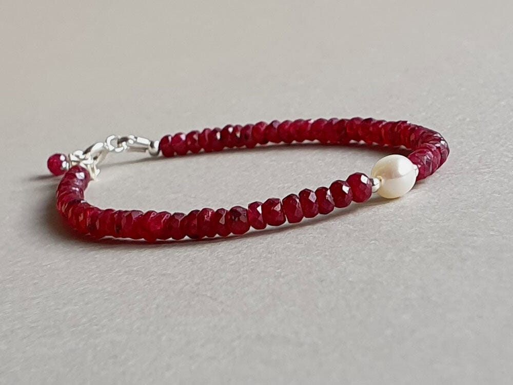 Brăţară din rubin, perlă şi argint