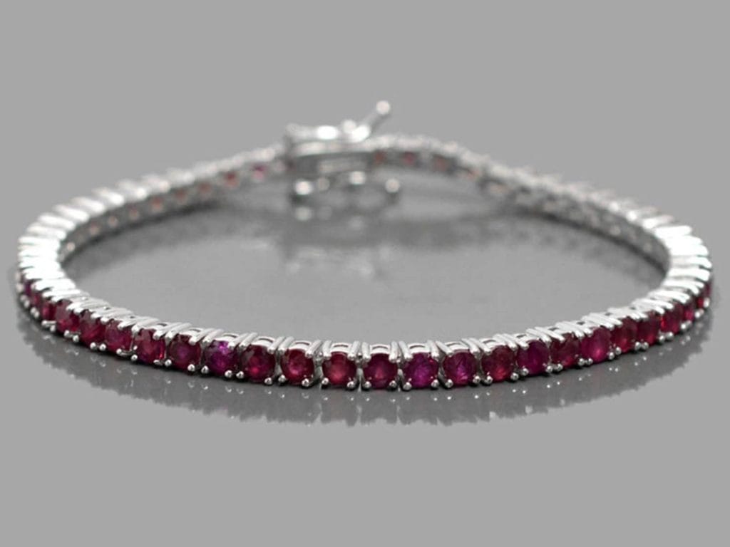 Brăţară din argint şi rubin