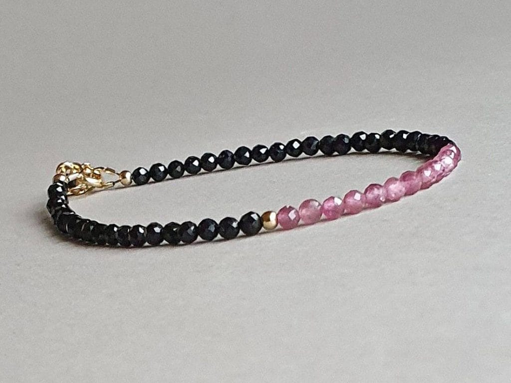 Brăţară din turmalină neagră, roz și aur filat