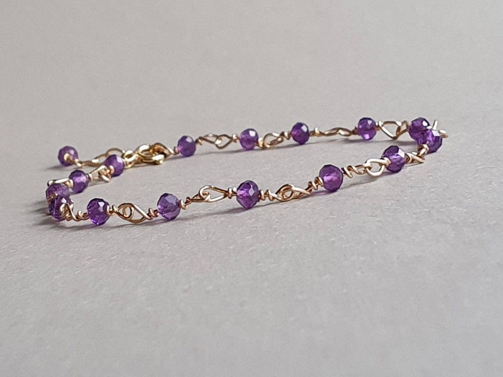 Brăţară în stil minimalist din aur filat și ametist