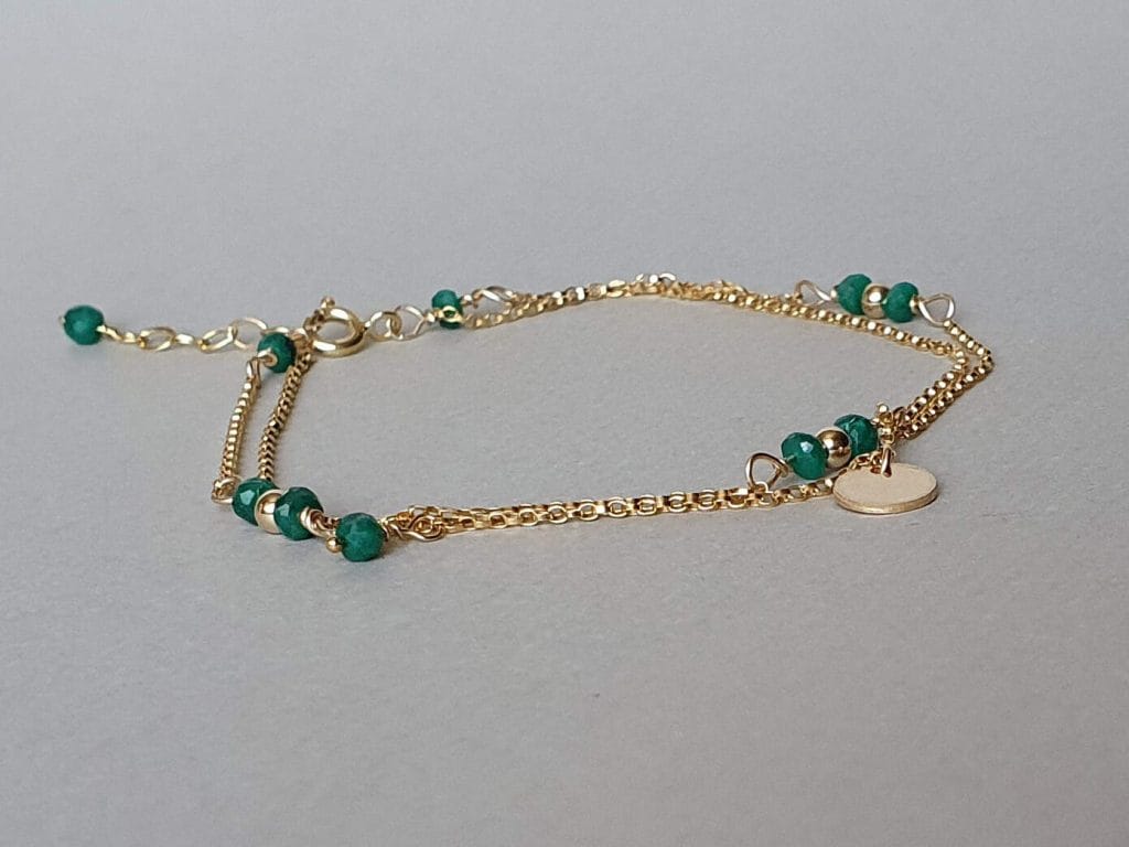 Brăţară în stil minimalist din aur filat şi smarald