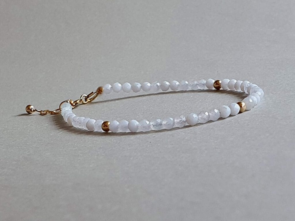 Brăţară din agat blue lace şi aur filat