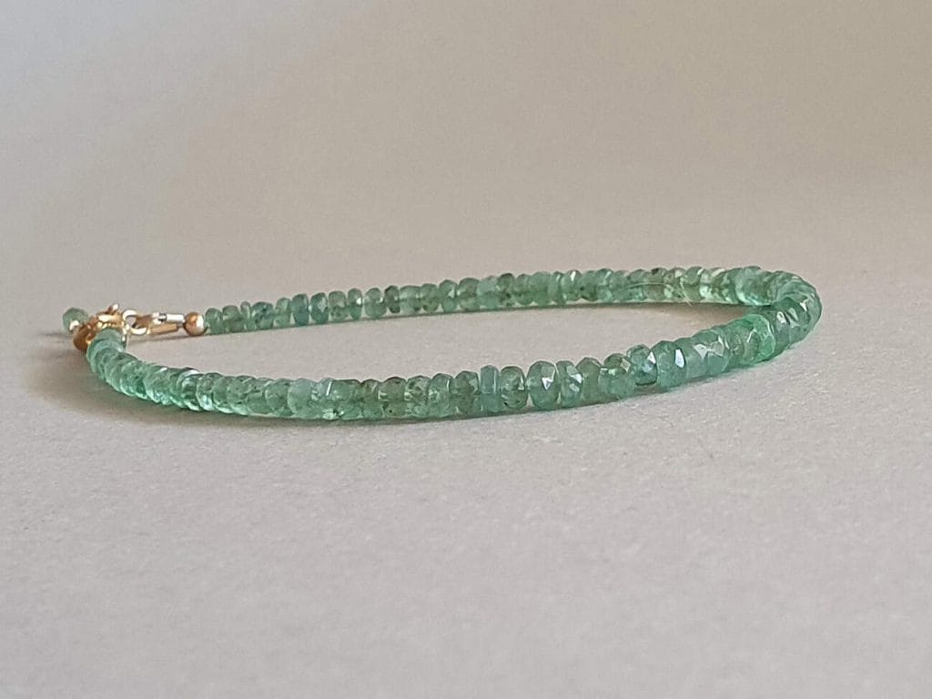Brăţară din smarald prețios şi aur filat