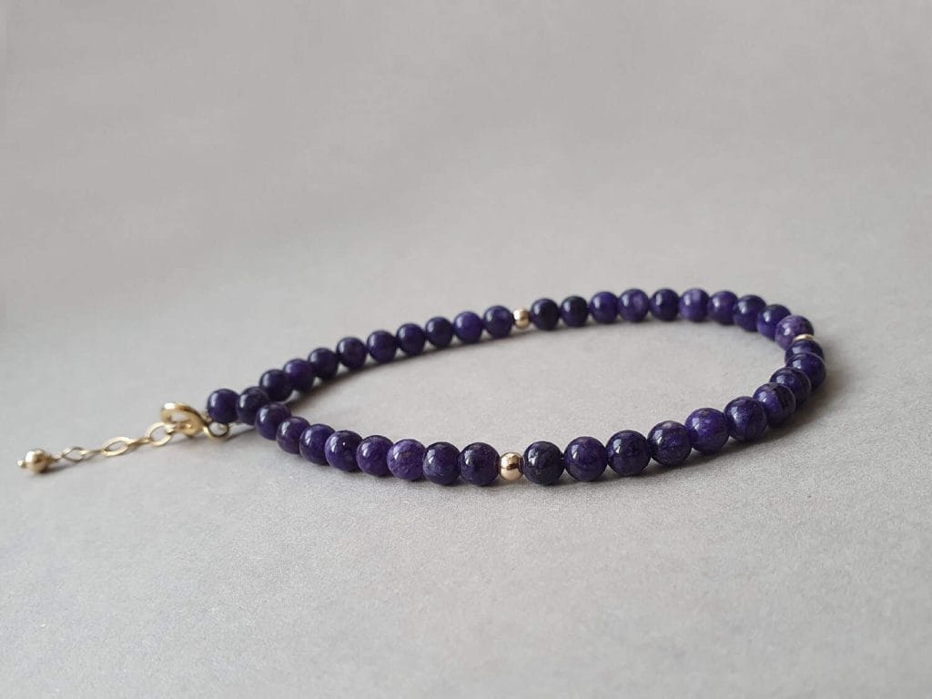 Brăţară din charoit şi aur filat