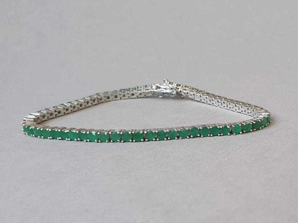 Brăţară tennis din smarald și argint