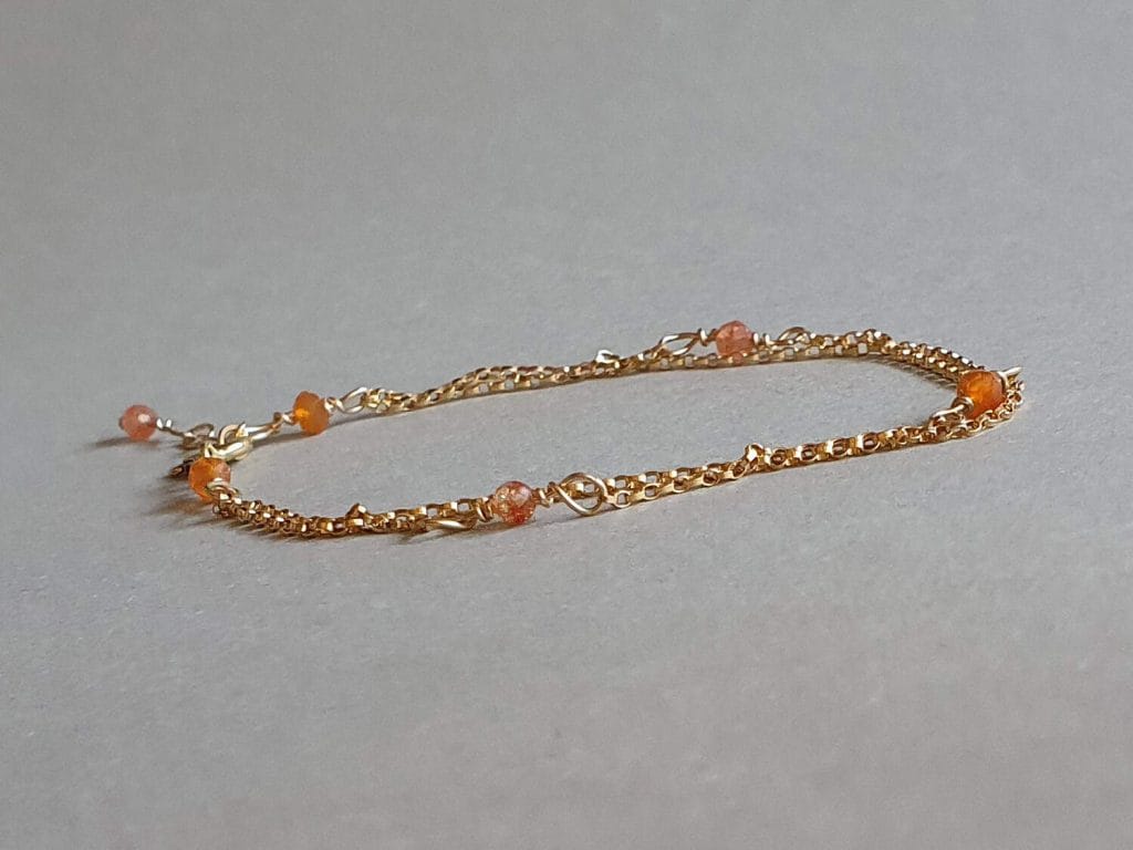 Brăţară din carneol, piatra soarelui și aur filat