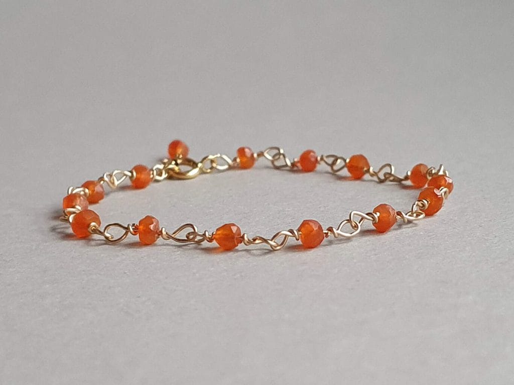 Brăţară în stil minimalist din carneol și aur filat