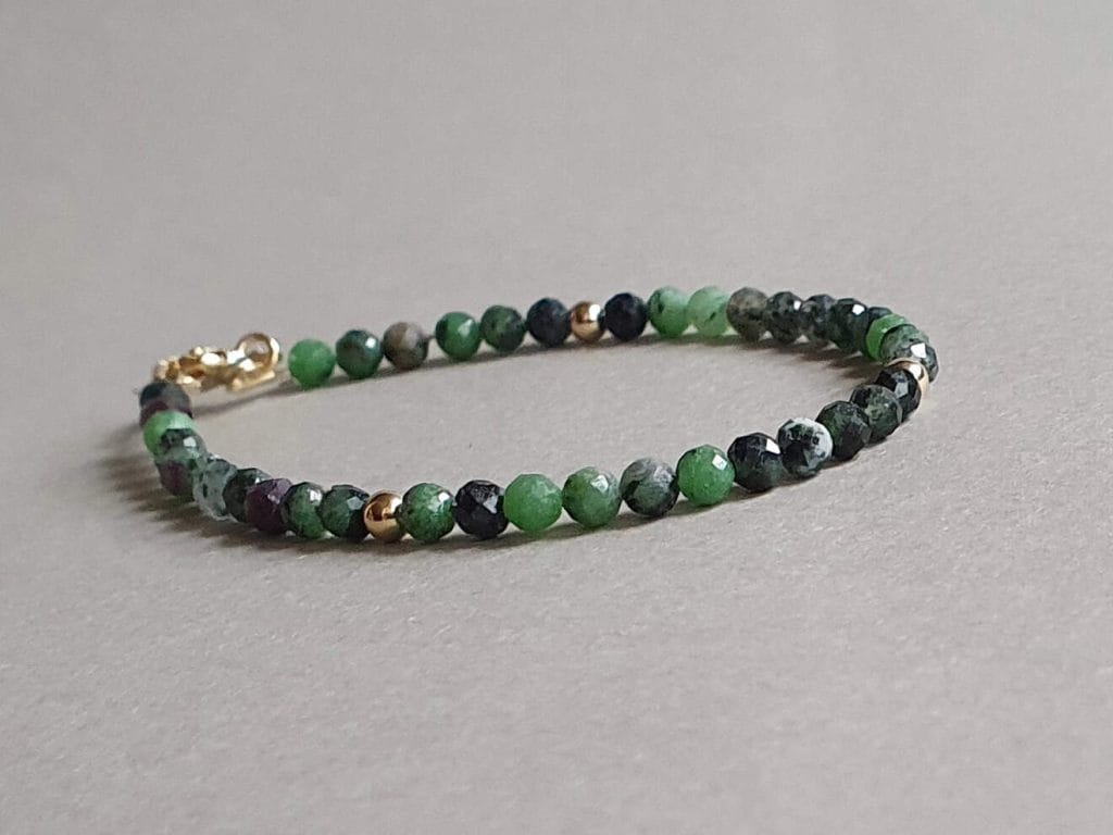 Brăţară din epidot și aur filat