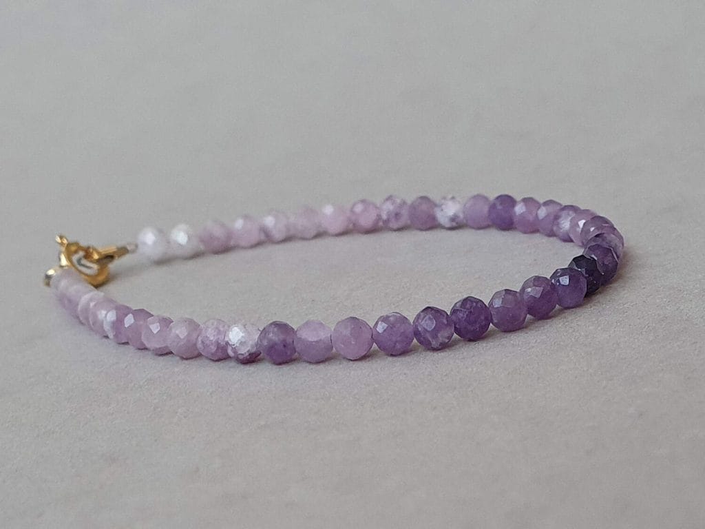 Brăţară din lepidolit şi aur filat