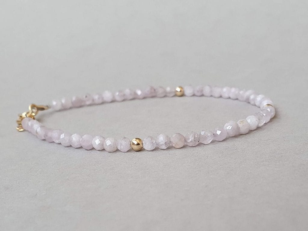 Brăţară din kunzit şi aur filat