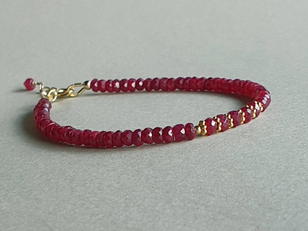 Brăţară din aur filat şi rubin