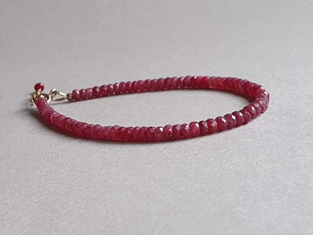 Brăţară din rubin și argint