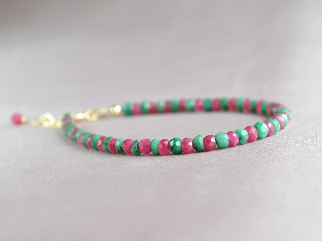 Brăţară din rubin, smarald şi aur filat