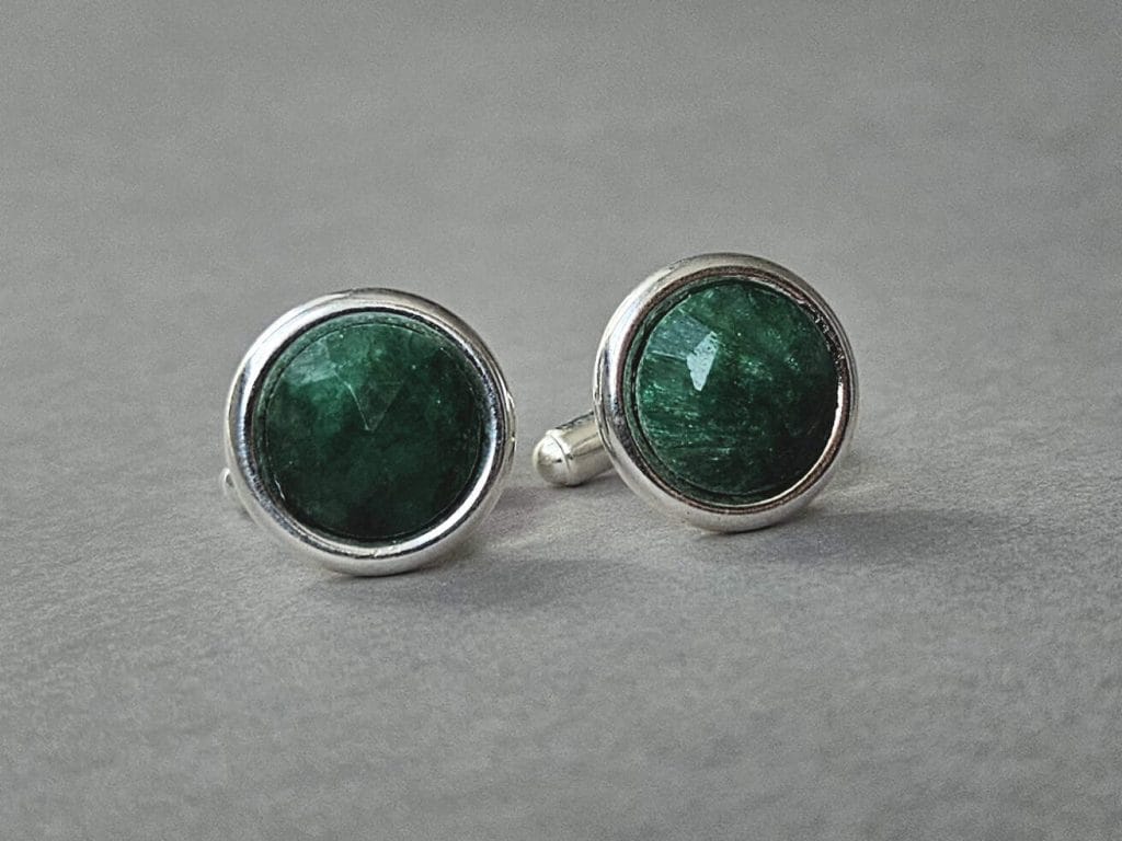 Butoni din smarald și argint