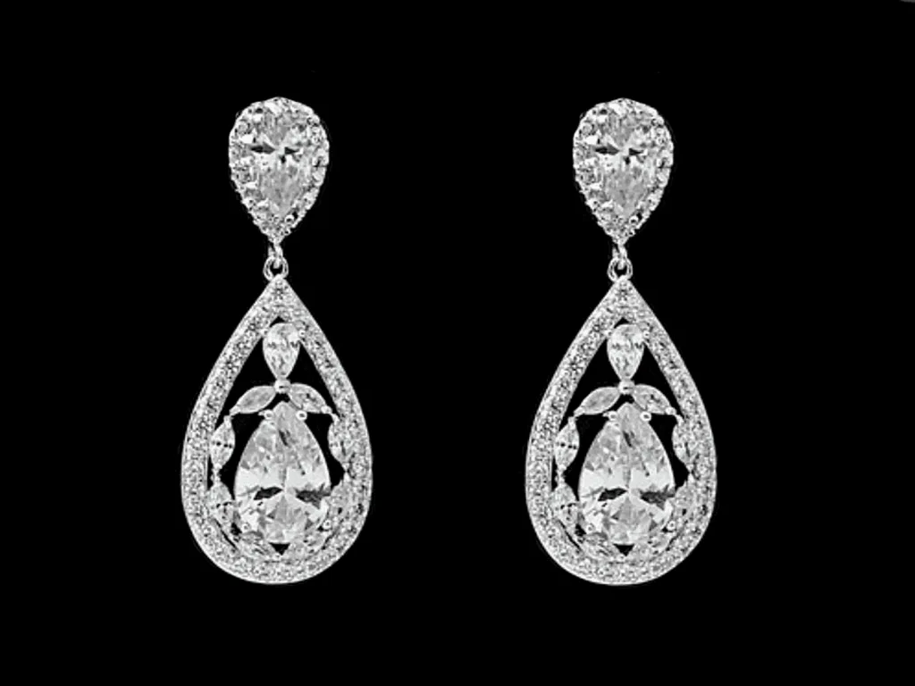 Cercei placaţi cu rodiu şi cristale zirconiu cubic