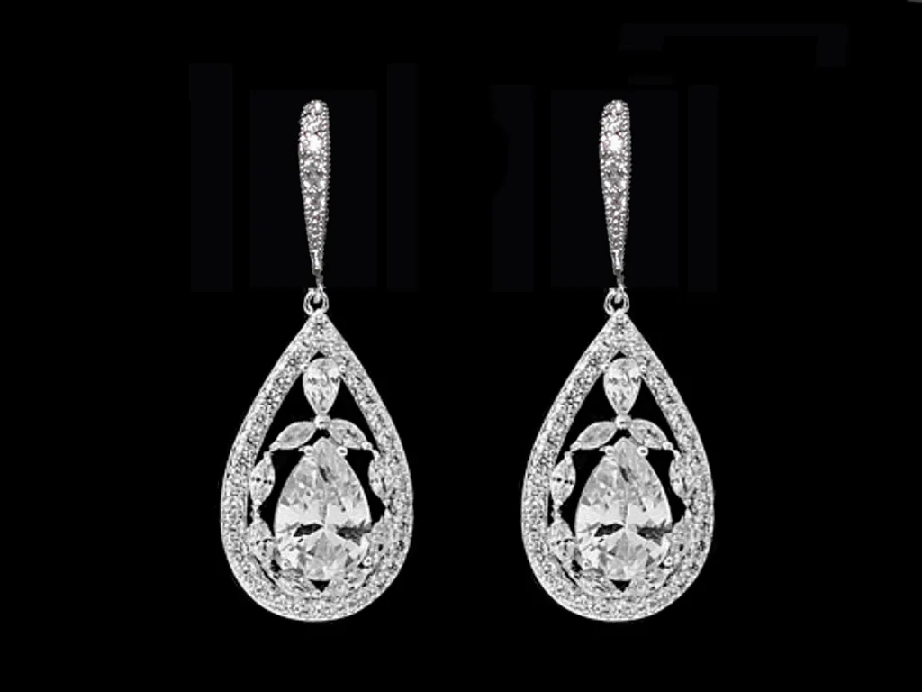 Cercei placaţi cu rodiu şi cristale zirconiu cubic