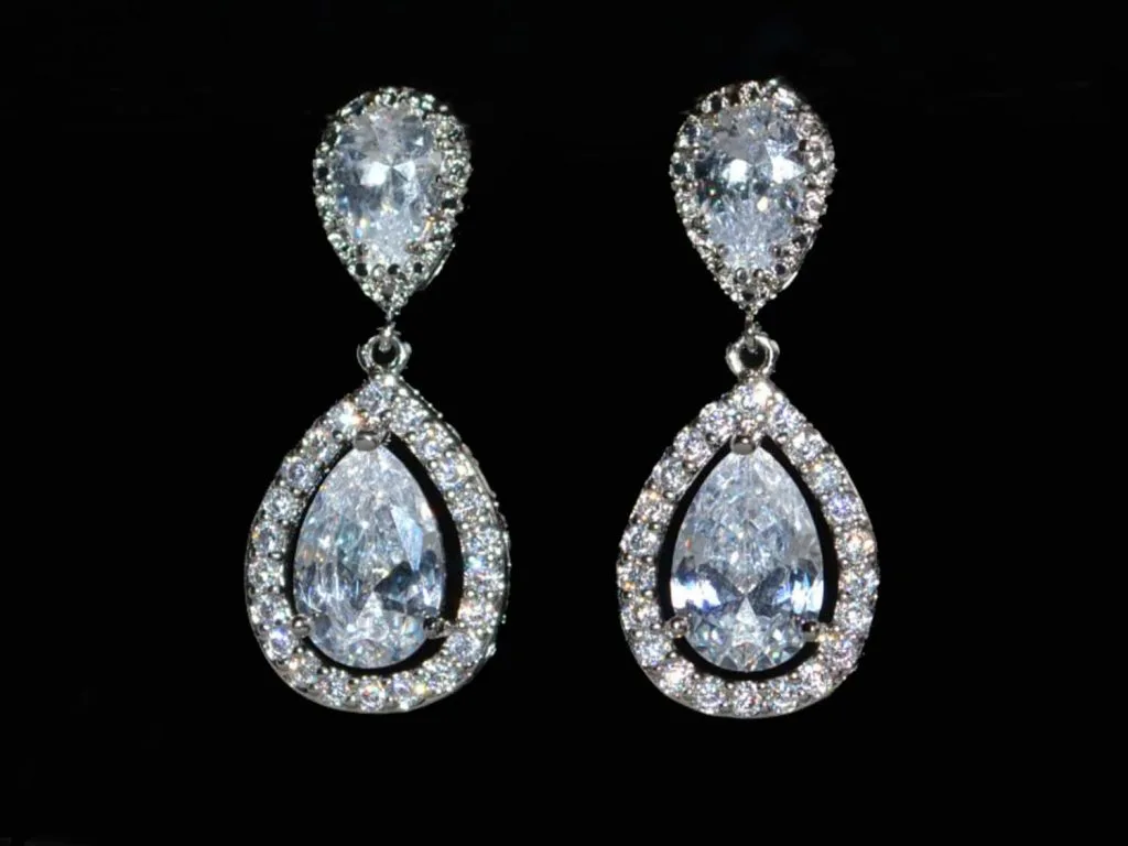 Cercei placaţi cu rodiu şi cristale zirconiu cubic transparente