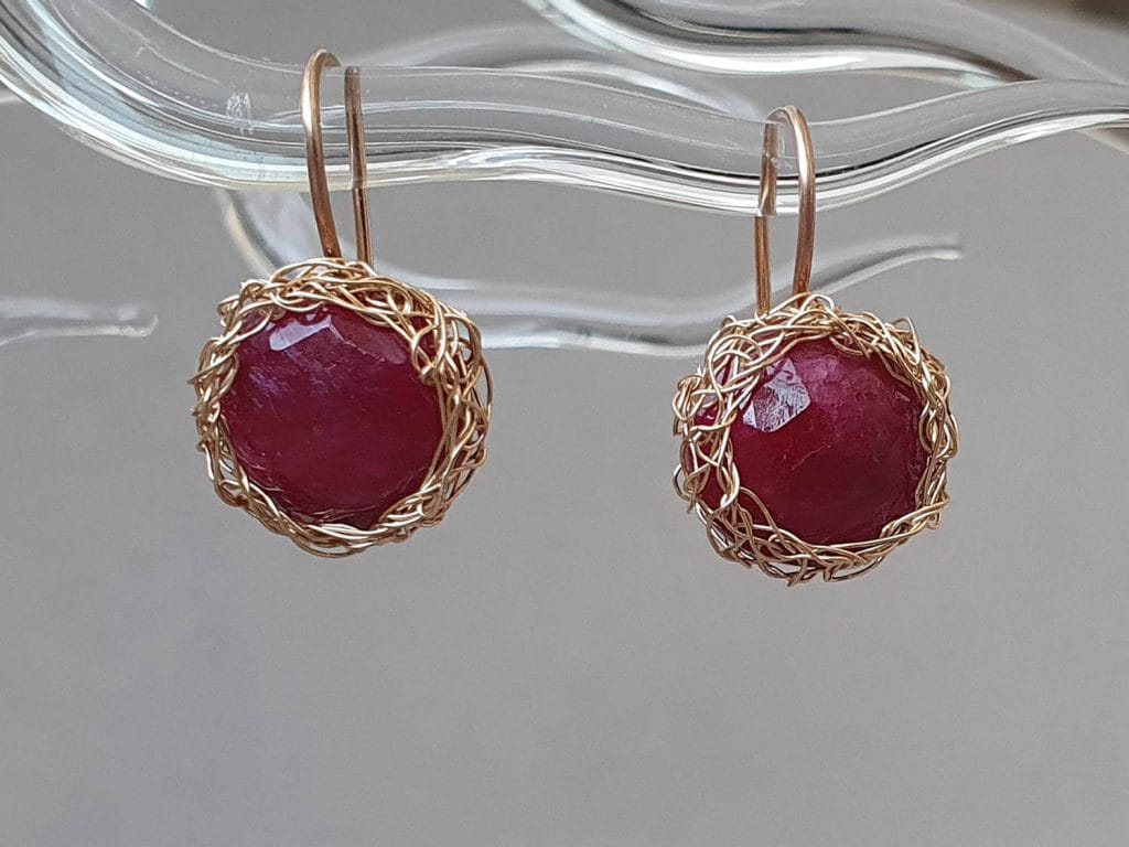Cercei din rubin și aur filat