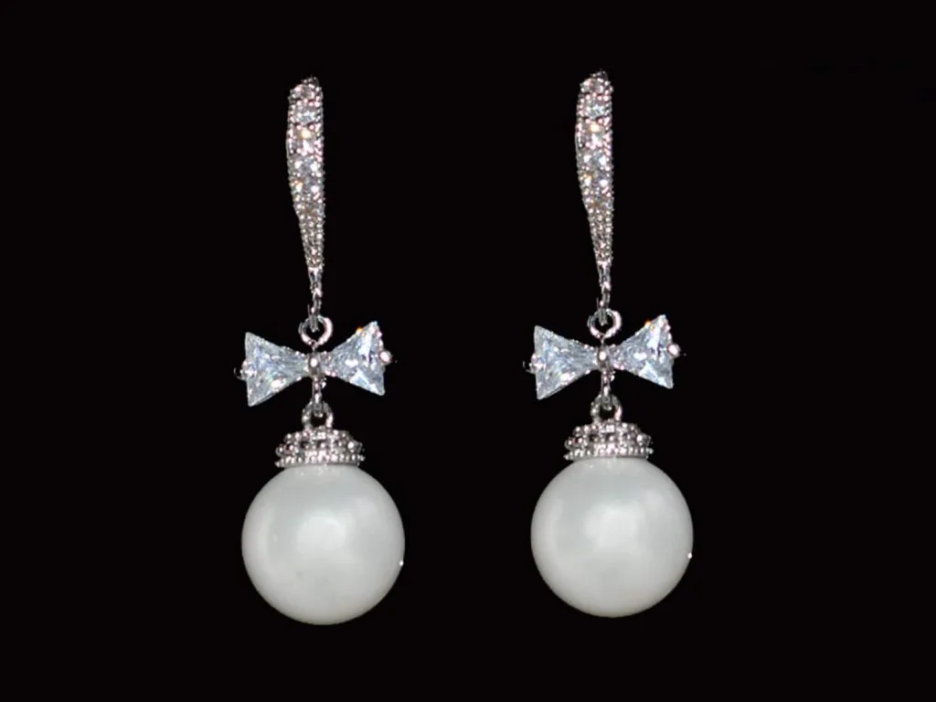 Cercei cu fundițe și perle din sidef