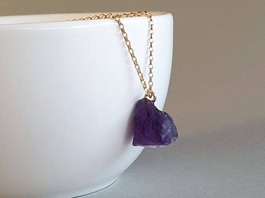 Colier din aur filat cu pandantiv din ametist brut