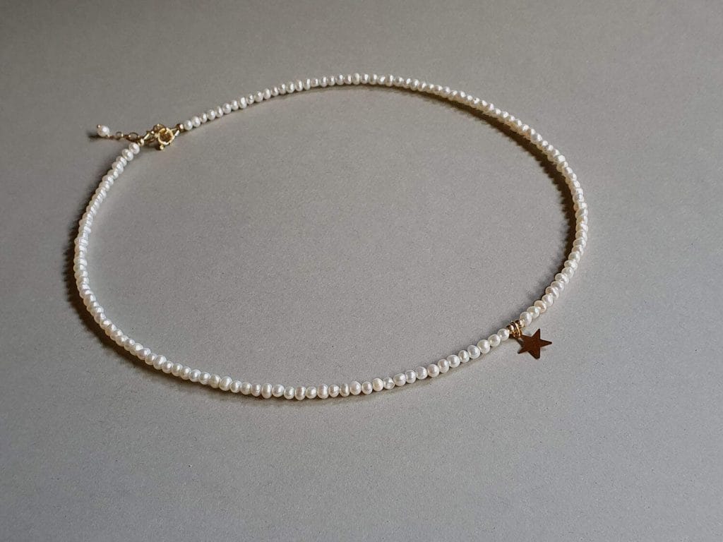 Colier din perle de cultură și steluță din aur filat