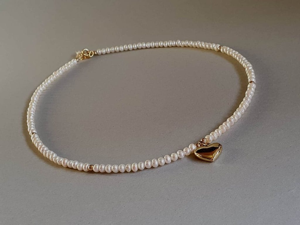 Colier din perle de cultură și inimă din aur filat