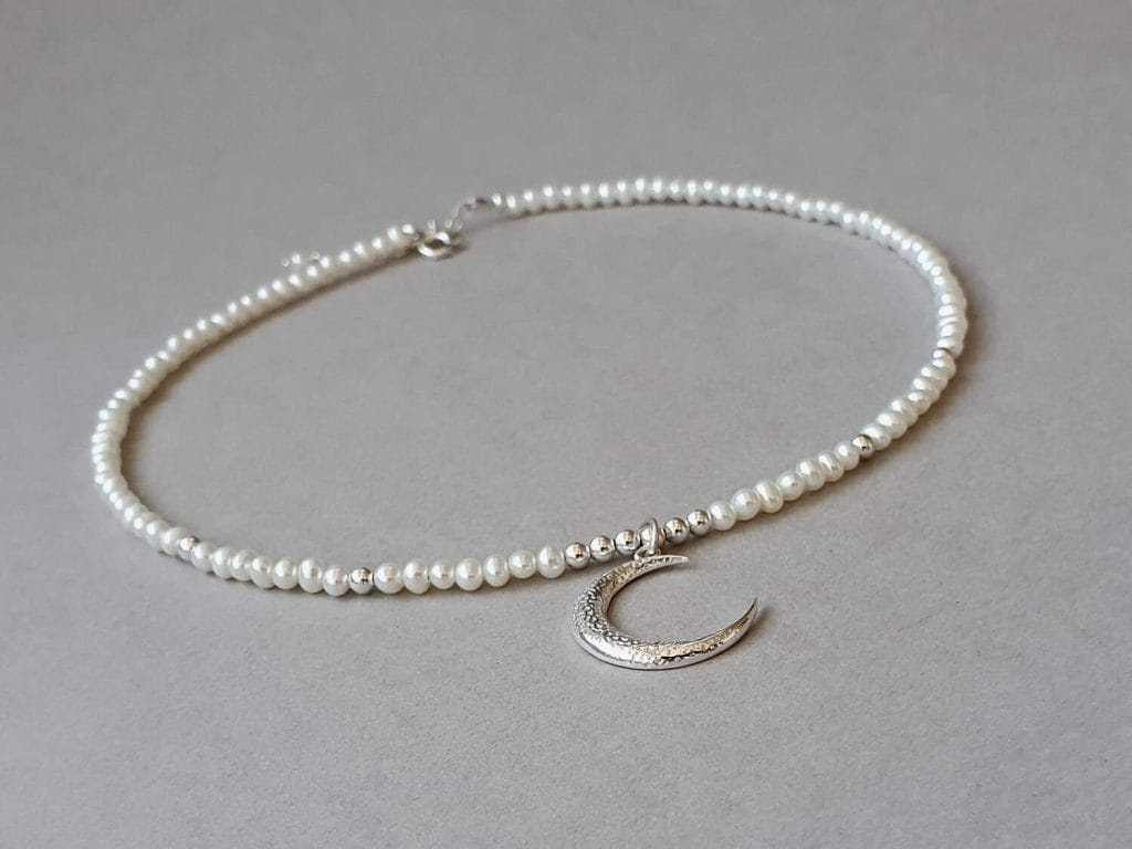Colier din perle de cultură și argint, cu semilună