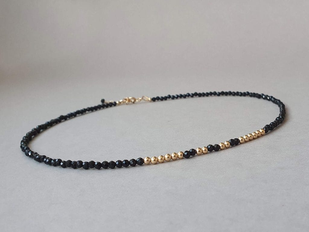 Colier din spinel și aur filat