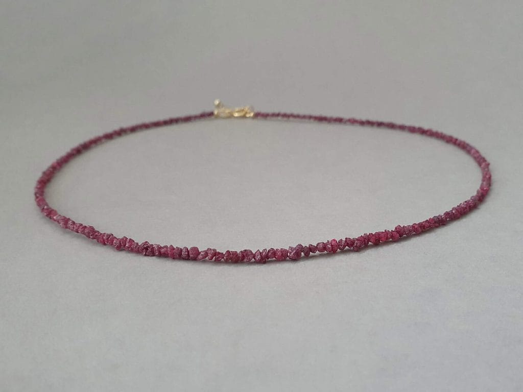 Colier din diamante brute roz și aur filat