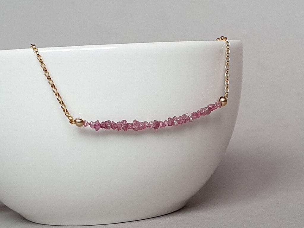 Colier din aur filat și diamante brute roz