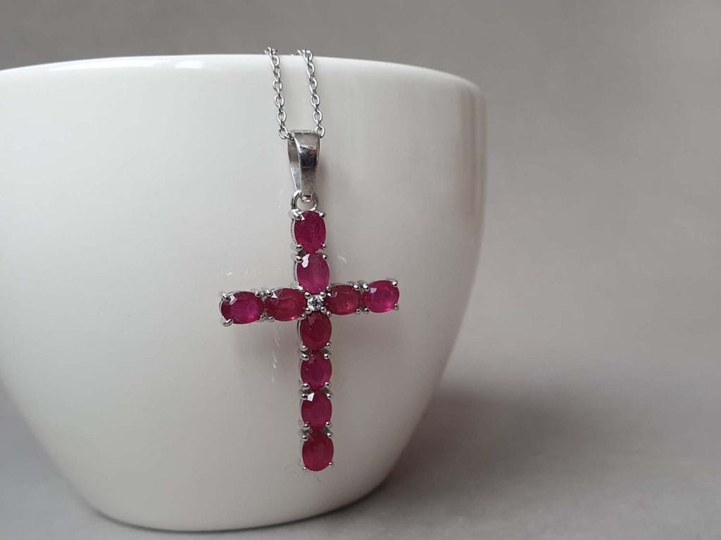 Colier din argint și cruce rubin