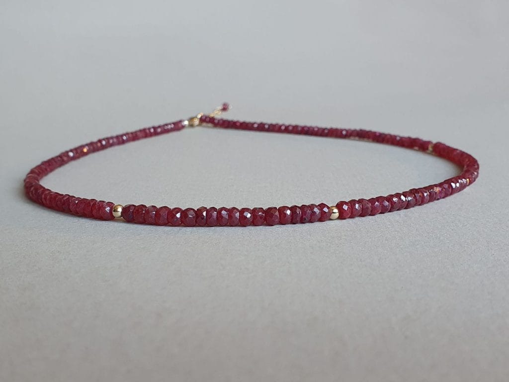 Colier din aur filat și rubine