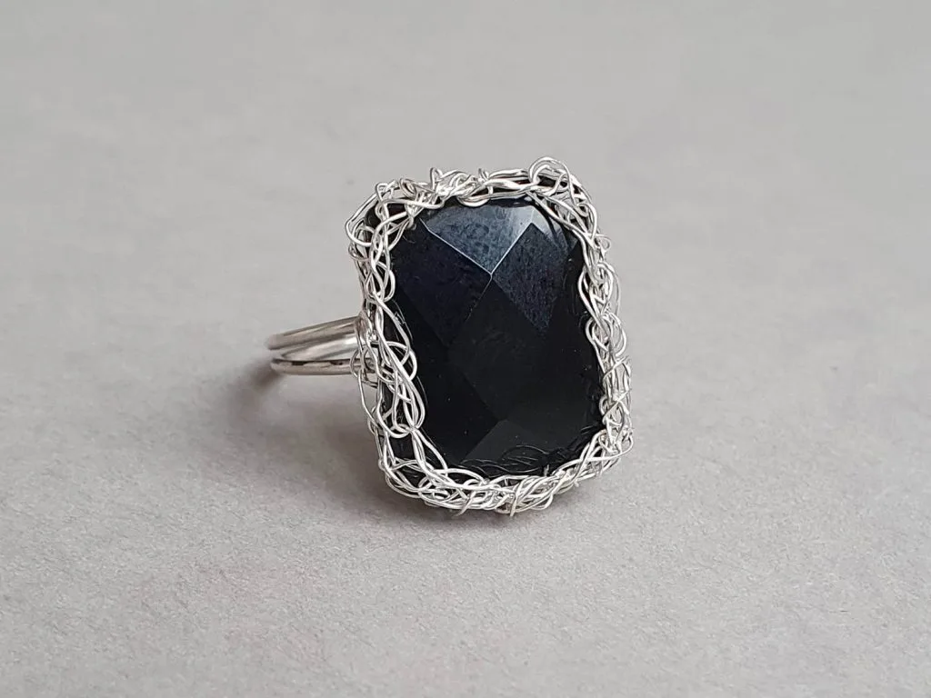 Inel din aur filat și onix negru