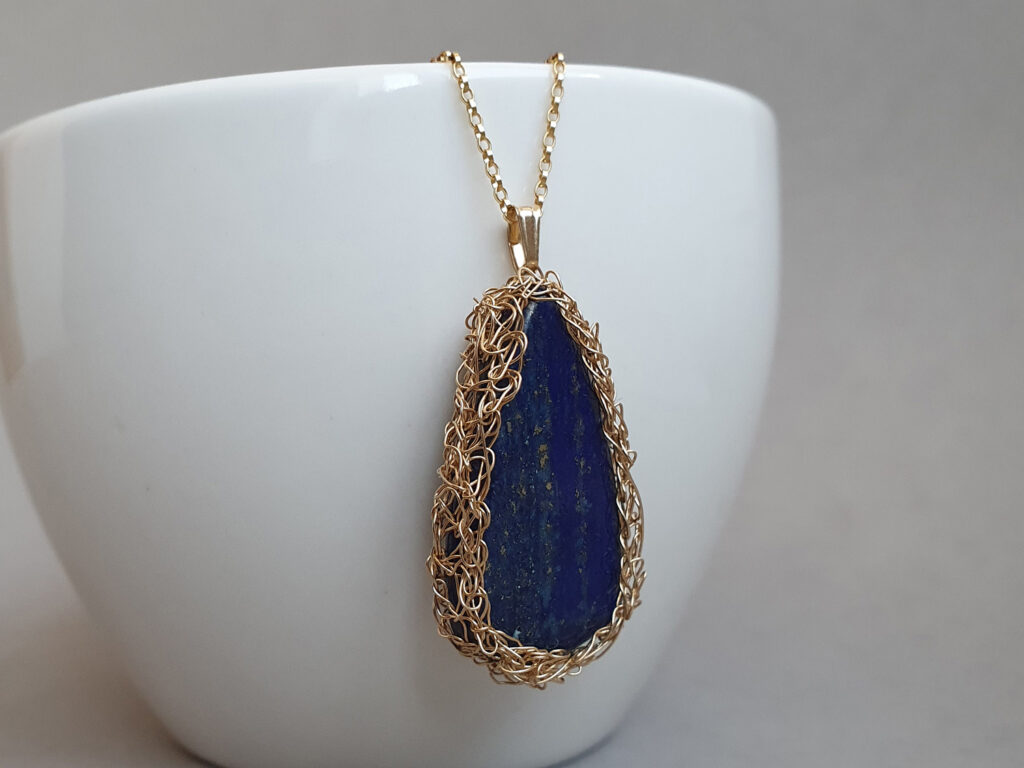 Pandantiv din lapis lazuli și aur filat