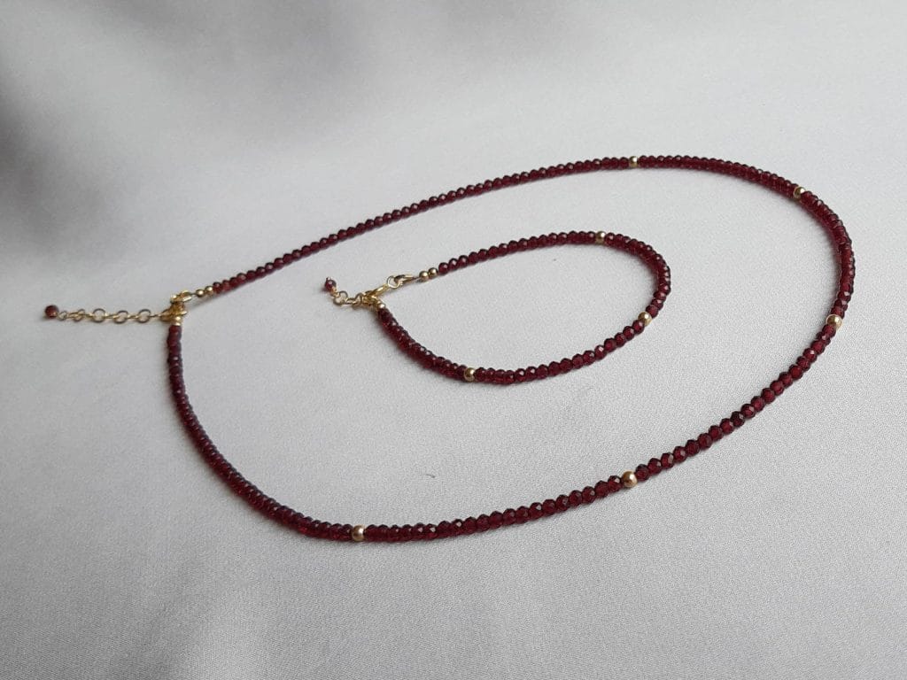 Set- colier și brățară din granat și aur filat