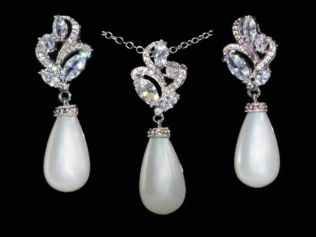 Set cercei și colier placat cu rodiu, cristale zirconiu cubic și perle din sidef