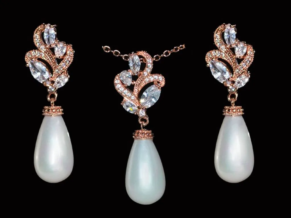 Set cercei și colier placat cu aur roz, cristale zirconiu cubic și perle din sidef