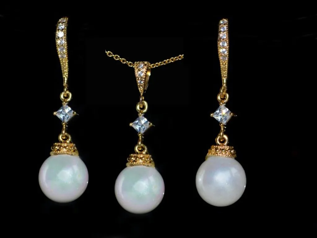 Set - cercei placaţi cu aur, cristale cubic zirconia și perlă din sidef